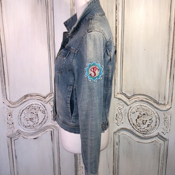EUNINA Outerwear Medium Wash Embroidered Tiger Patches Jean Jacket Size S - Picture 6 of 12